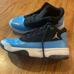 Blue jordan max aura 2
